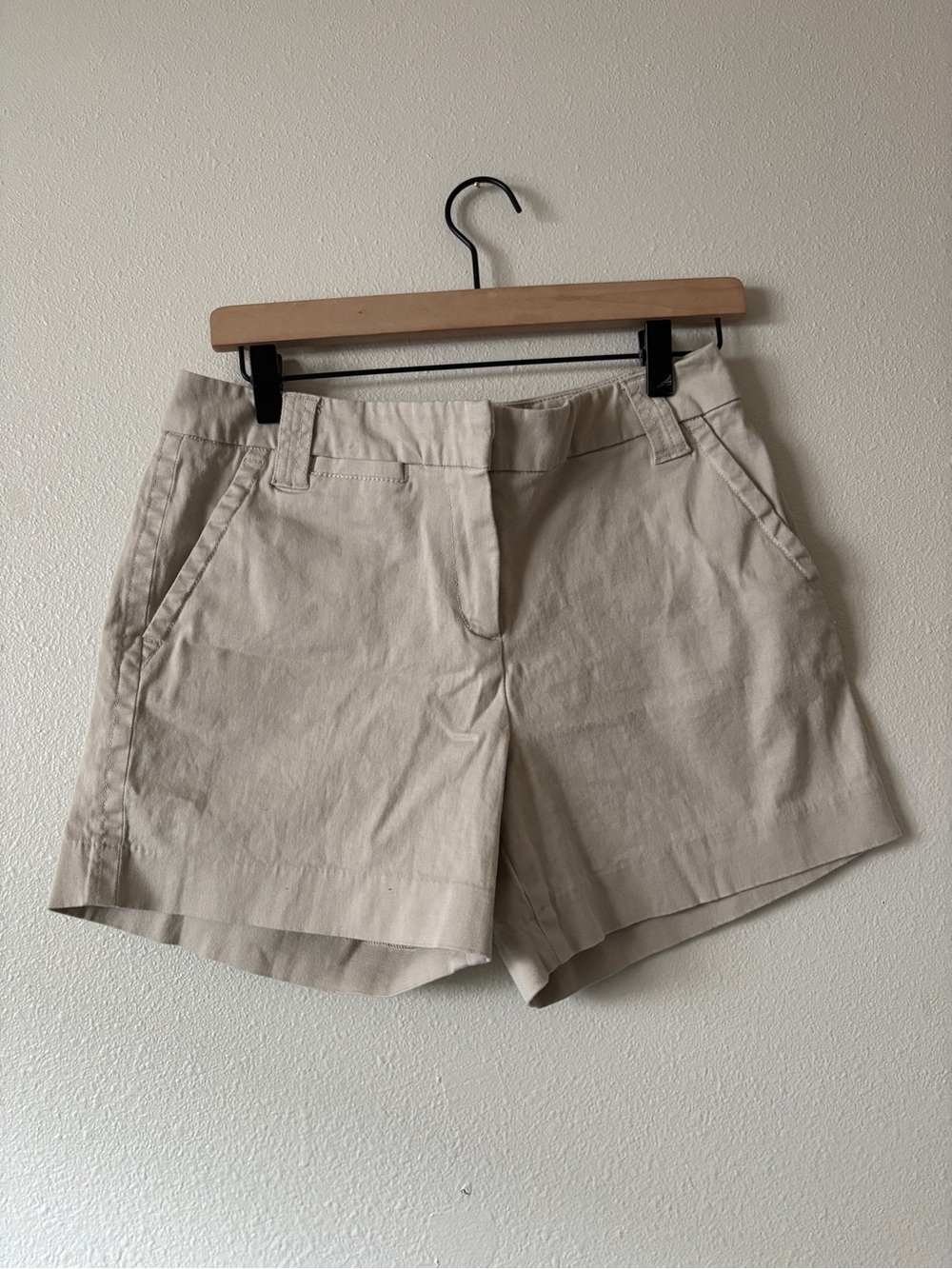 Larry Levine Stretch Women’s Tan Shorts Size 8